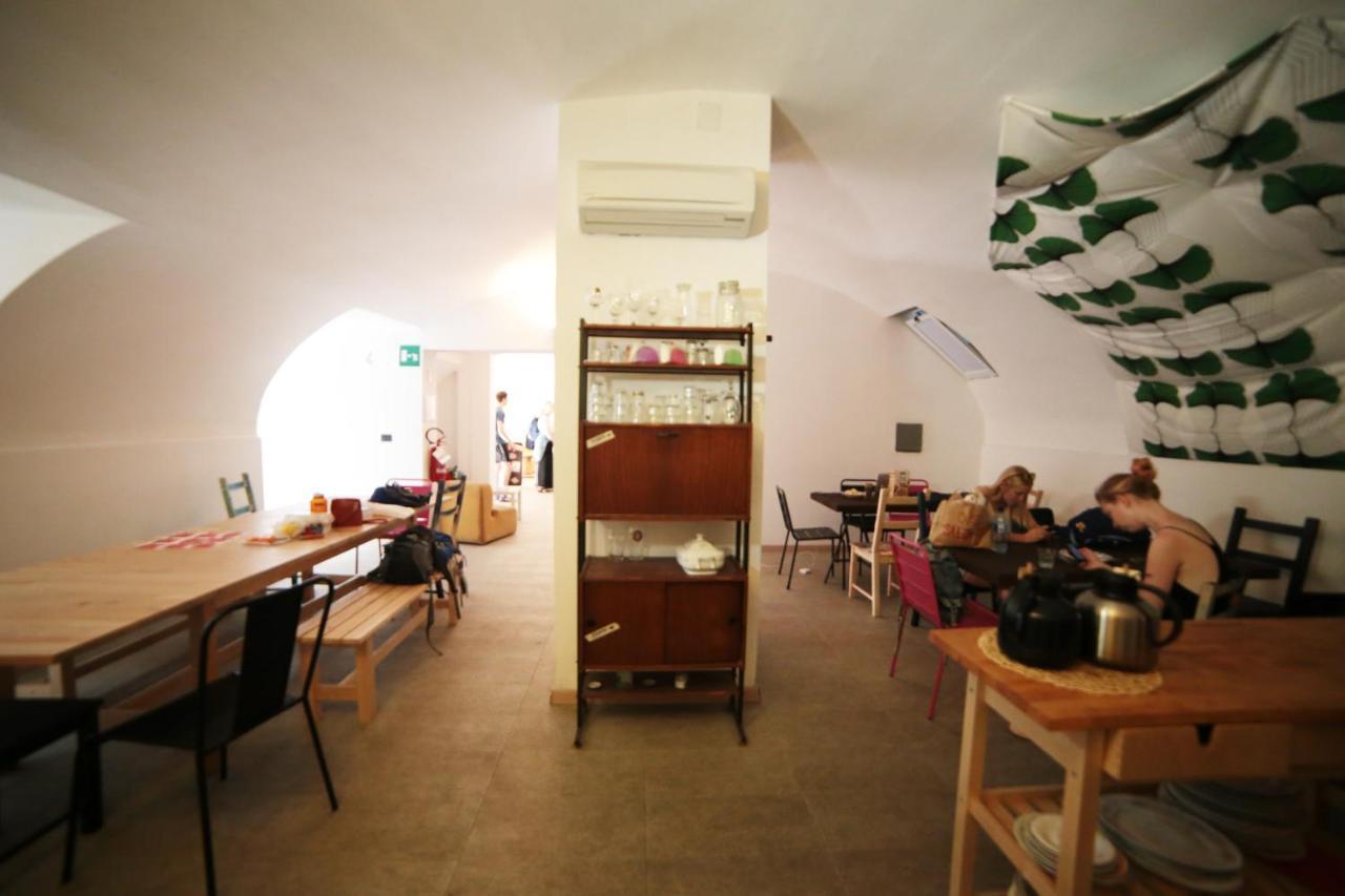 Castle Hostel Genua Zewnętrze zdjęcie